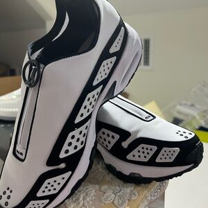 Nike Air Max SNDR—-White and Black